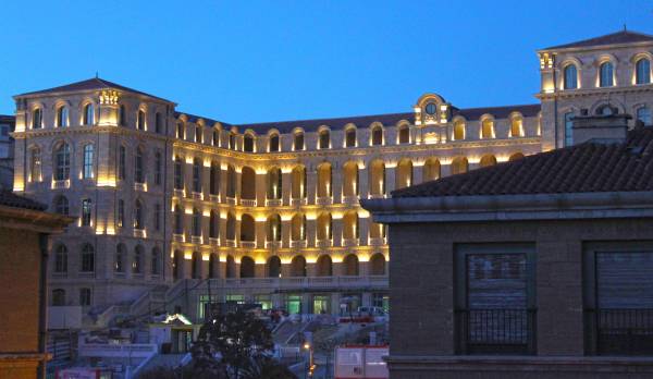 L’Hôtel Dieu à Marseille devient un hôtel cinq étoiles entre le Panier et le Vieux Port