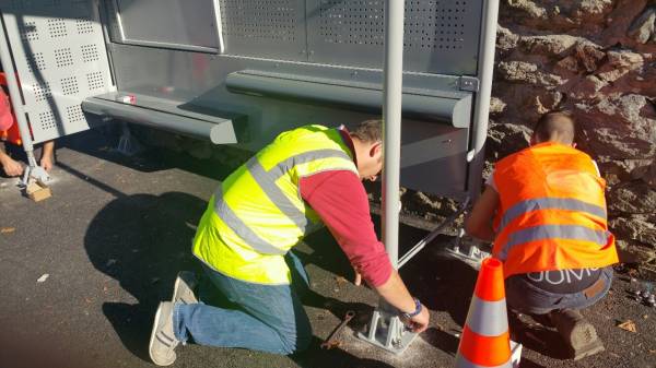 Installation d'abris bus sur mesure adaptés aux personnes à mobilité réduite  à Marseille  Aménagement lyonnais