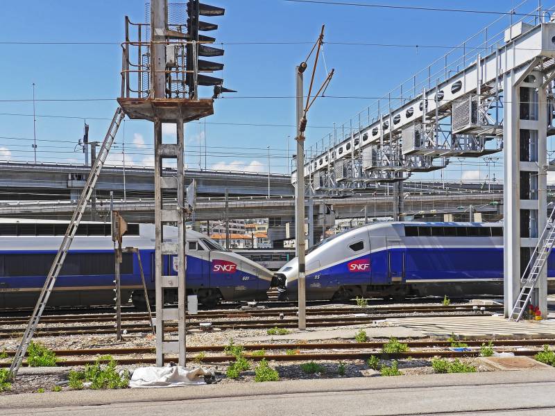 Taxi officiel Gare TGV Aix en Provence pour visite touristiques de la région